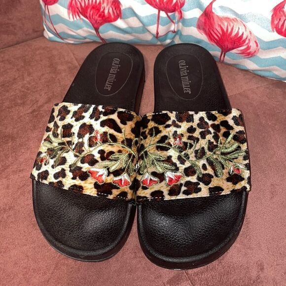 Olivia Miller animal print slides size 10 - Picture 1 of 6